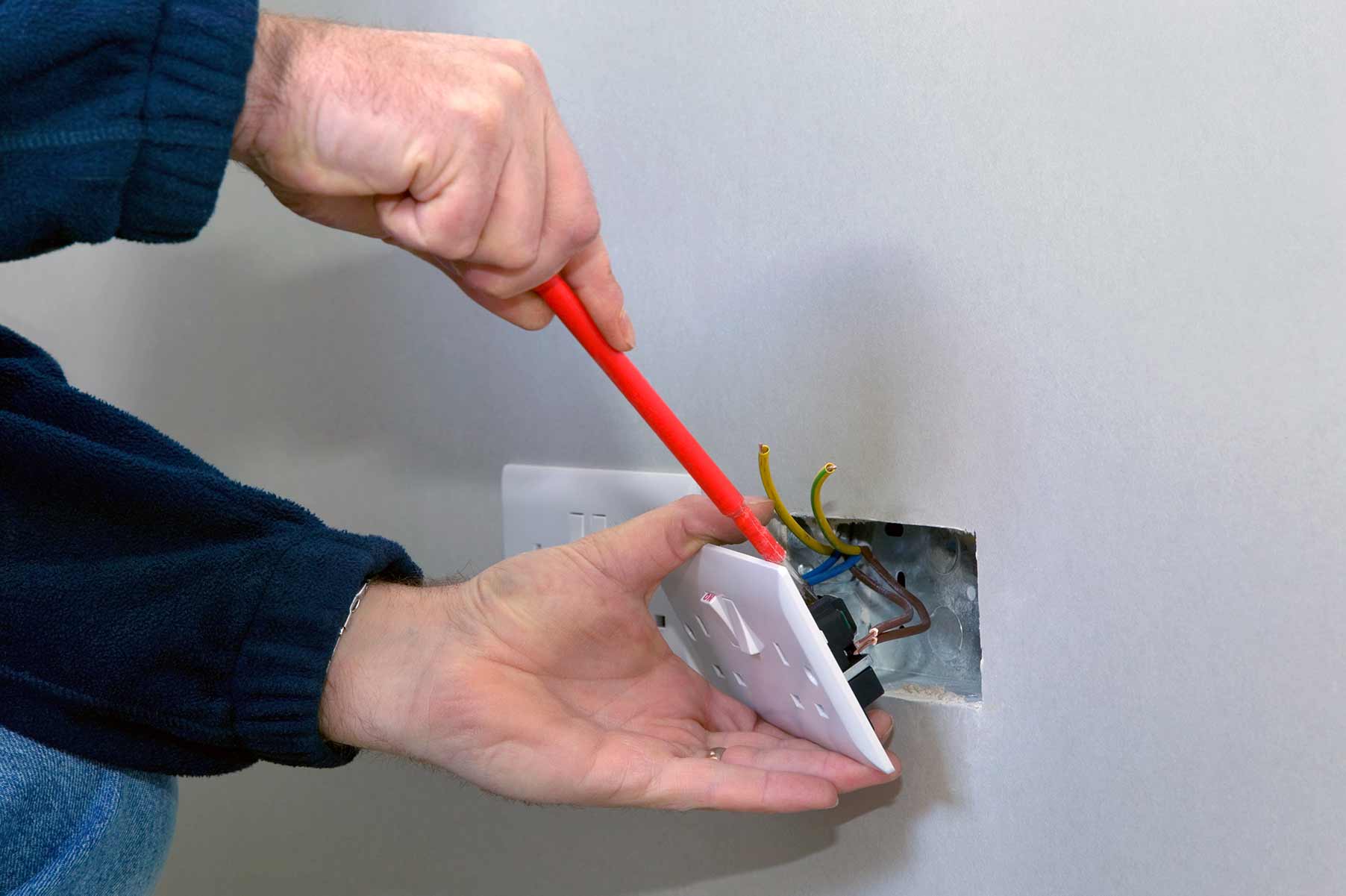 Our electricians can install plug sockets for domestic and commercial proeprties in Oundle and the local area. 